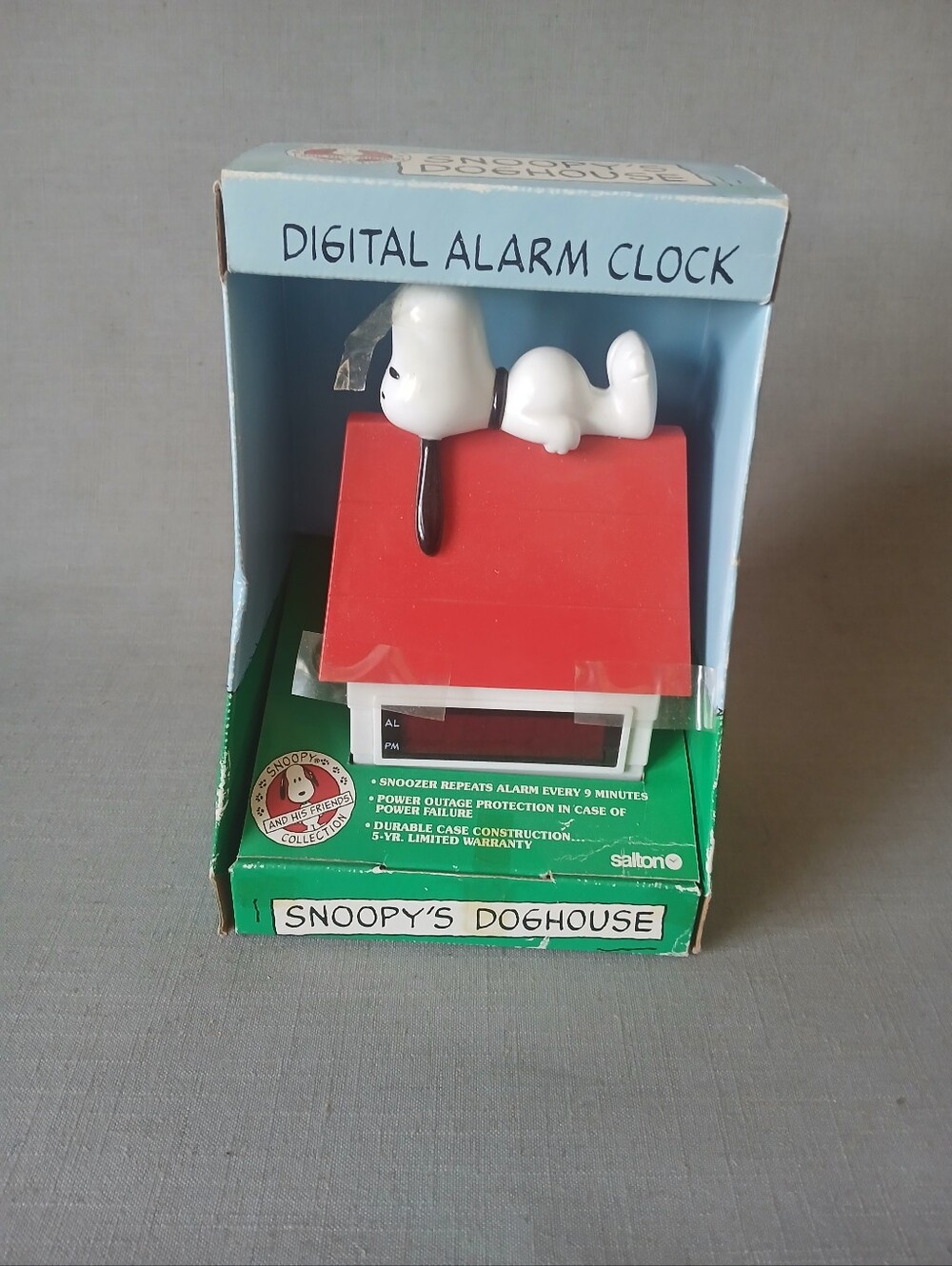 Peanuts Snoopy Doghouse Digital Alarm Clock - Red & White